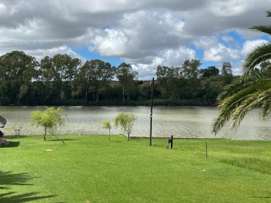 6 Bedroom Property for Sale in Christiana North West